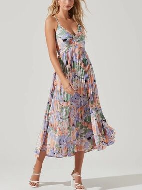 emporia floral pleated tiered midi dress ASTR Emporia Floral Pleated Tiered Midi Dress In Lavender Blue Floral
